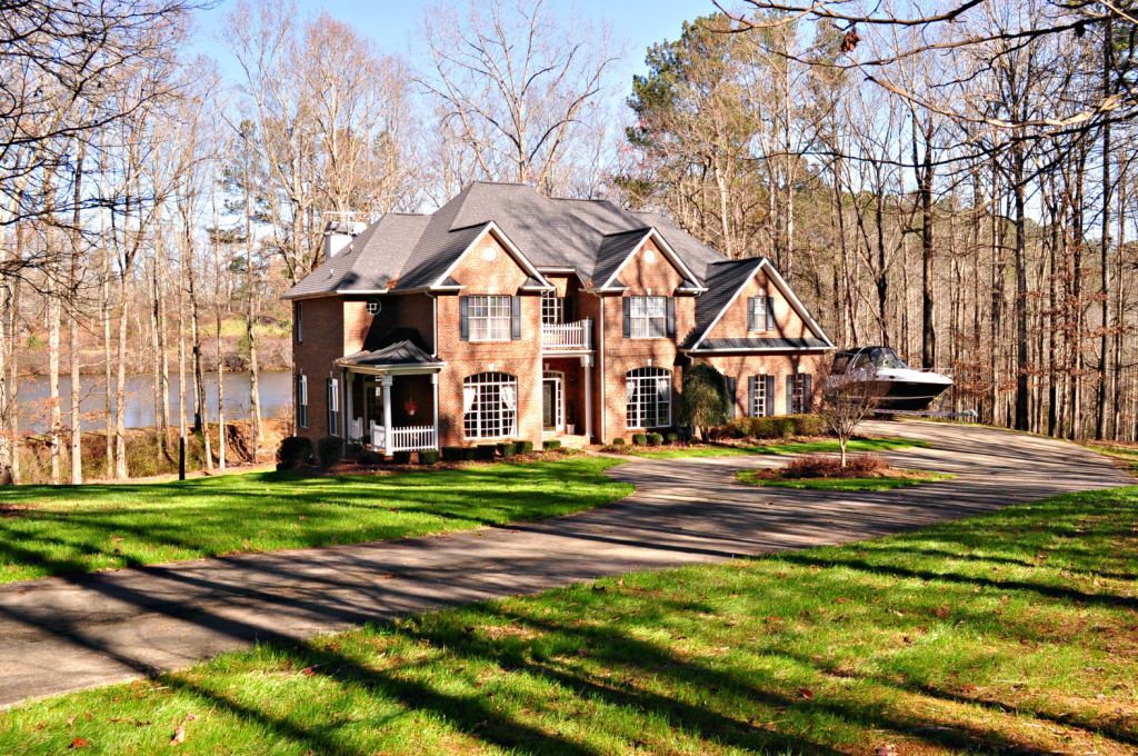 Lakefront 5/4 w/Fin Bsmnt on 7 Acres in Canton!